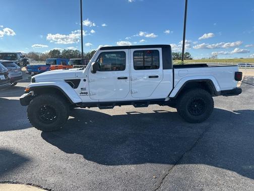 2023 Jeep Gladiator Sport