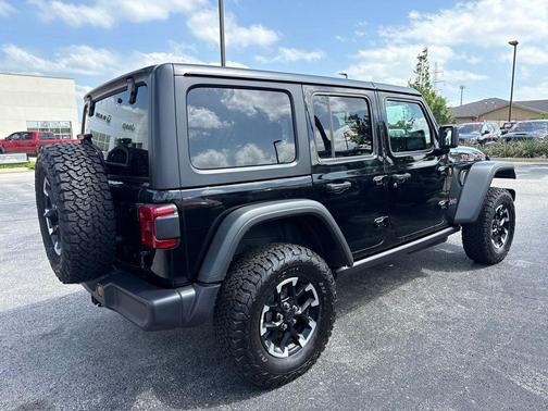 Black Clearcoat 2026 Jeep Wrangler Rubicon