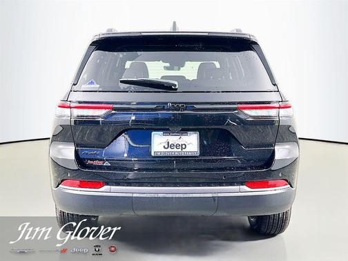 Diamond Black 2026 Jeep Grand Cherokee Laredo