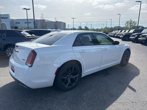 Bright White Clearcoat 2021 Chrysler 300 Touring