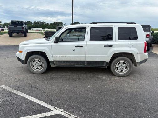 Bright White Clearcoat 2013 Jeep Patriot Sport