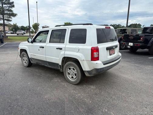 Bright White Clearcoat 2013 Jeep Patriot Sport