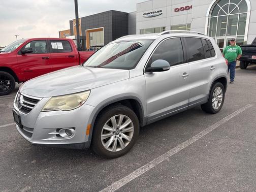 Reflex Silver Metallic 2009 Volkswagen Tiguan SE