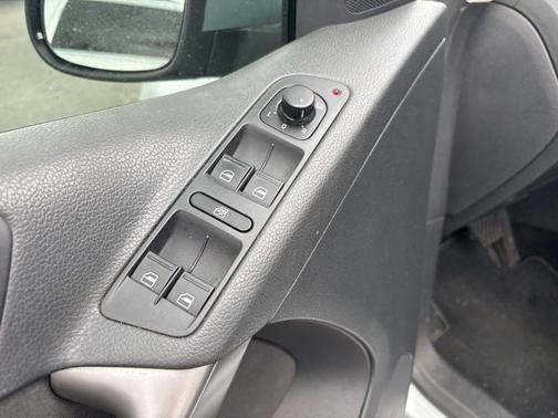 Reflex Silver Metallic 2009 Volkswagen Tiguan SE