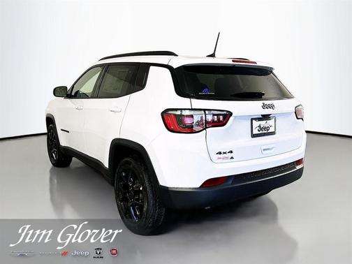 Bright White Clearcoat 2026 Jeep Compass Latitude