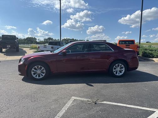 2023 Chrysler 300 Touring