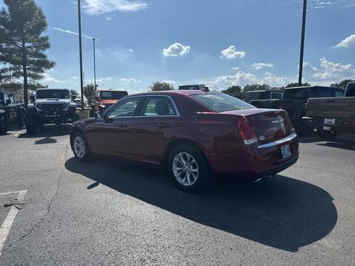 2023 Chrysler 300 Touring