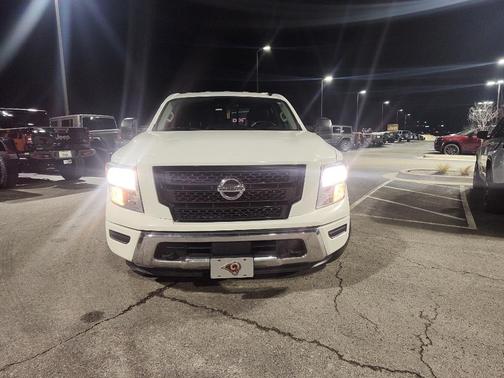 2021 Nissan Titan SV