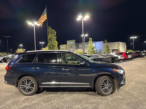 2017 INFINITI QX60 Base