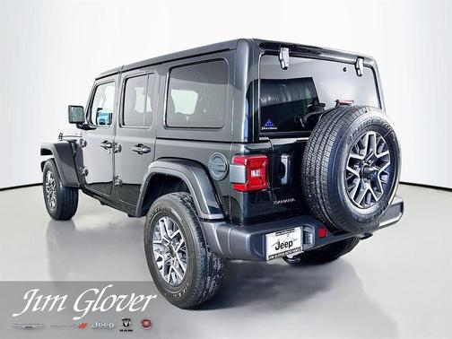 Black Clearcoat 2025 Jeep Wrangler Sahara