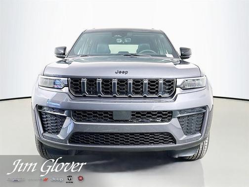 Metallic 2026 Jeep Grand Cherokee Laredo