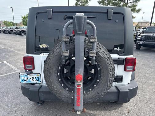 Bright White Clearcoat 2016 Jeep Wrangler Unlimited Sport