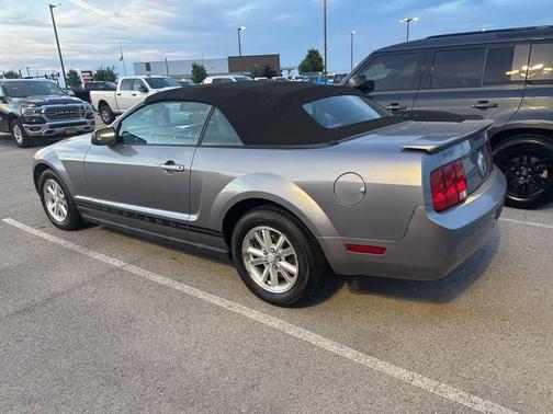 Gray 2007 Ford Mustang Deluxe