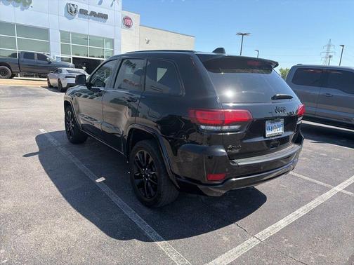 Diamond Black 2022 Jeep Grand Cherokee WK Laredo