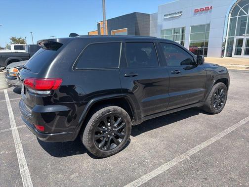 Diamond Black 2022 Jeep Grand Cherokee WK Laredo