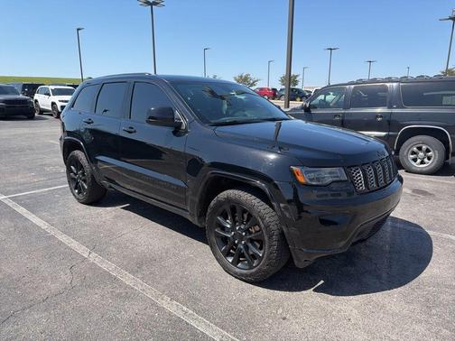 Diamond Black 2022 Jeep Grand Cherokee WK Laredo