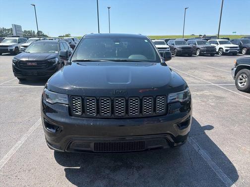 Diamond Black 2022 Jeep Grand Cherokee WK Laredo