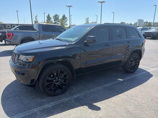 Diamond Black 2022 Jeep Grand Cherokee WK Laredo