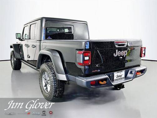 Black Clearcoat 2026 Jeep Gladiator Mojave