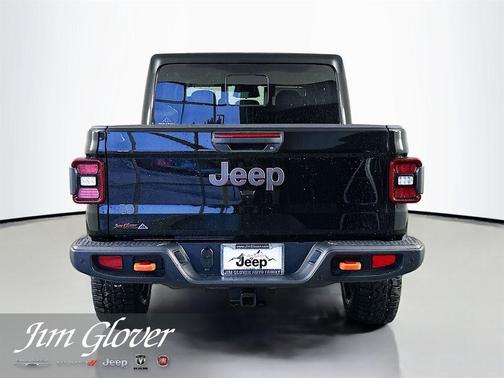 Black Clearcoat 2026 Jeep Gladiator Mojave