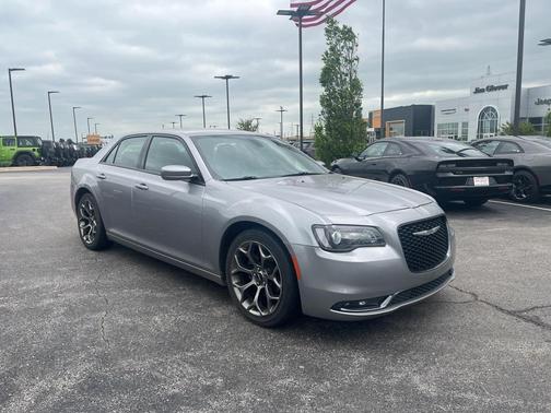 2018 Chrysler 300 S