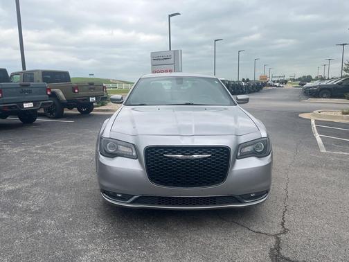 2018 Chrysler 300 S
