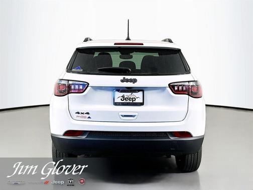 Bright White Clearcoat 2026 Jeep Compass Latitude