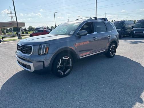 Everlasting Silver 2024 Kia Telluride S