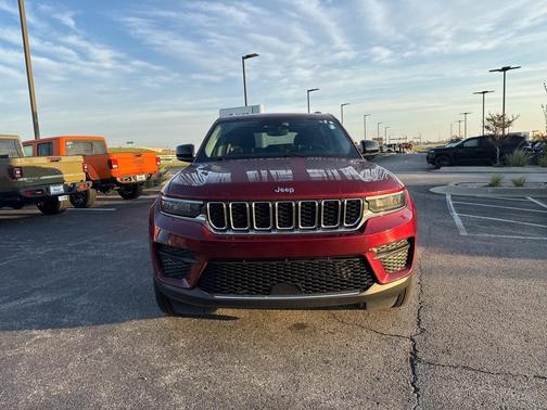 2023 Jeep Grand Cherokee Laredo