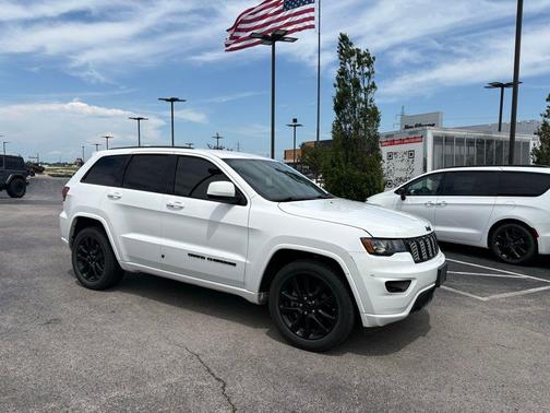 Bright White Clearcoat 2019 Jeep Grand Cherokee Altitude