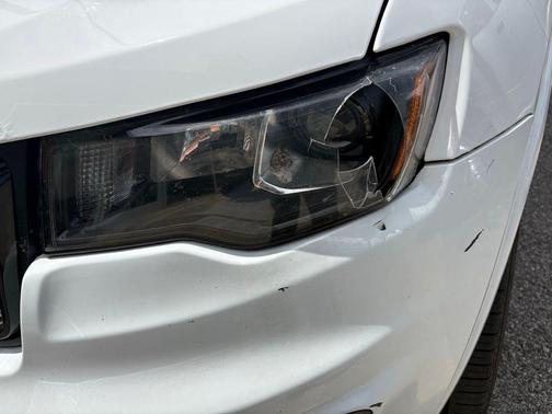 Bright White Clearcoat 2019 Jeep Grand Cherokee Altitude
