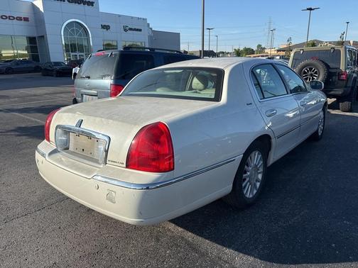 2004 Lincoln Town Car Ultimate