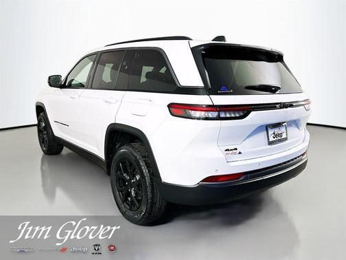Bright White Clearcoat 2026 Jeep Grand Cherokee Laredo