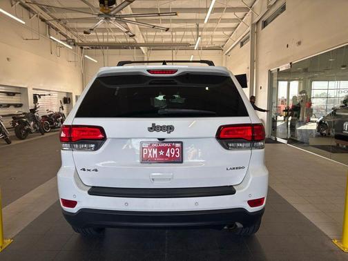 Bright White Clearcoat 2021 Jeep Grand Cherokee Laredo E