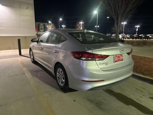 2017 Hyundai ELANTRA SE