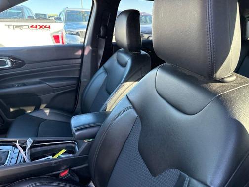 Bright White Clearcoat 2022 Jeep Compass Altitude