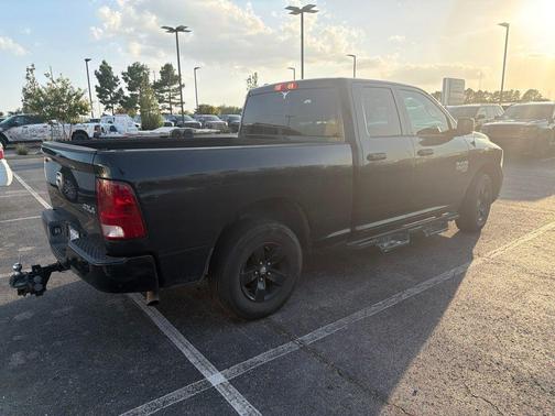Brilliant Black Crystal Pearlcoat 2019 RAM 1500 Classic Express