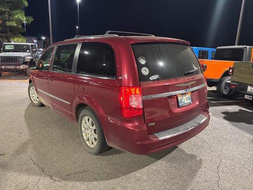 2016 Chrysler Town & Country Touring