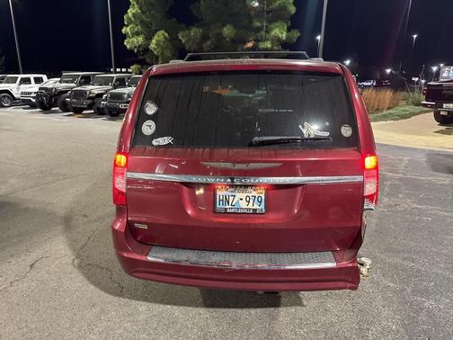 2016 Chrysler Town & Country Touring