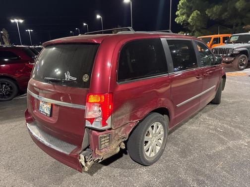 2016 Chrysler Town & Country Touring