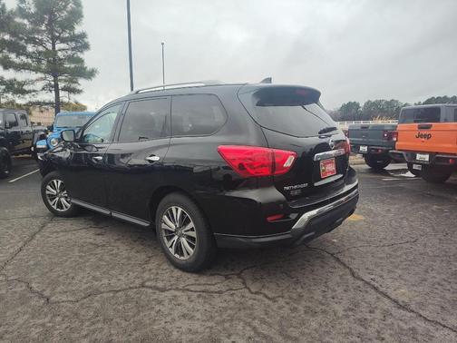 2020 Nissan Pathfinder SV