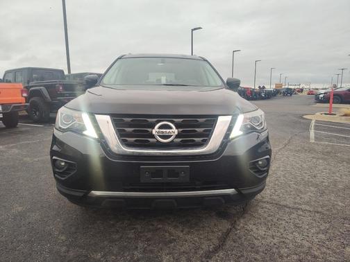 2020 Nissan Pathfinder SV