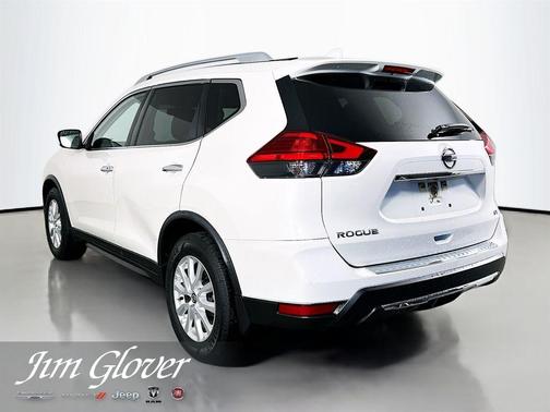 White 2017 Nissan Rogue SV