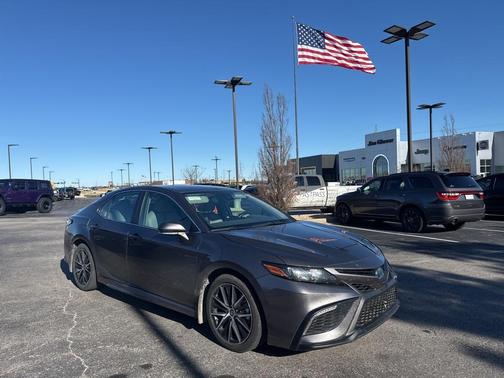 2024 Toyota Camry Hybrid SE