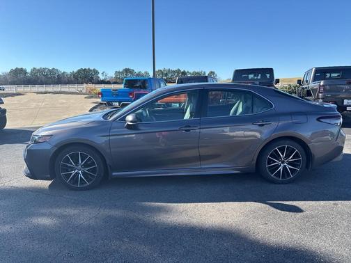 2024 Toyota Camry Hybrid SE