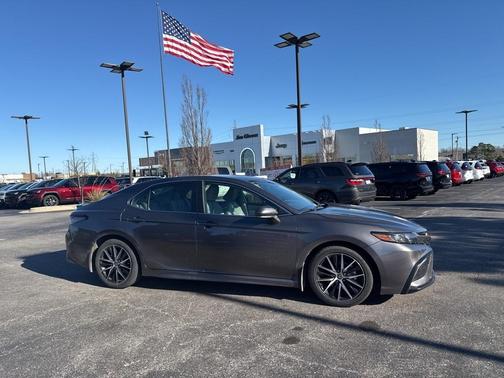 2024 Toyota Camry Hybrid SE