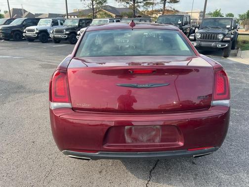 2021 Chrysler 300 Touring