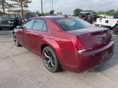 2021 Chrysler 300 Touring