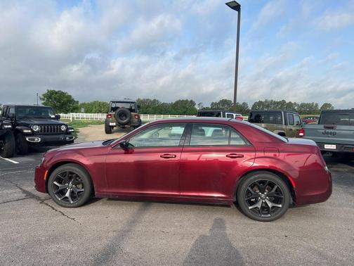 2021 Chrysler 300 Touring