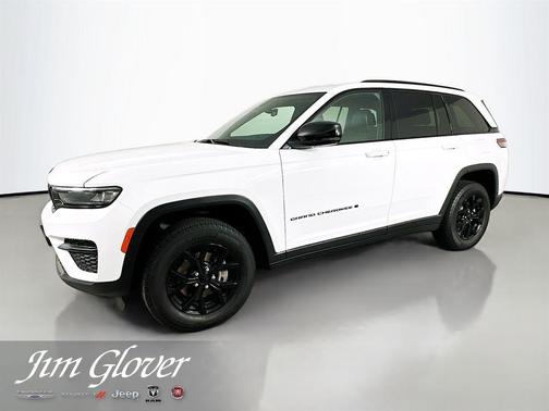 Bright White Clearcoat 2025 Jeep Grand Cherokee Laredo
